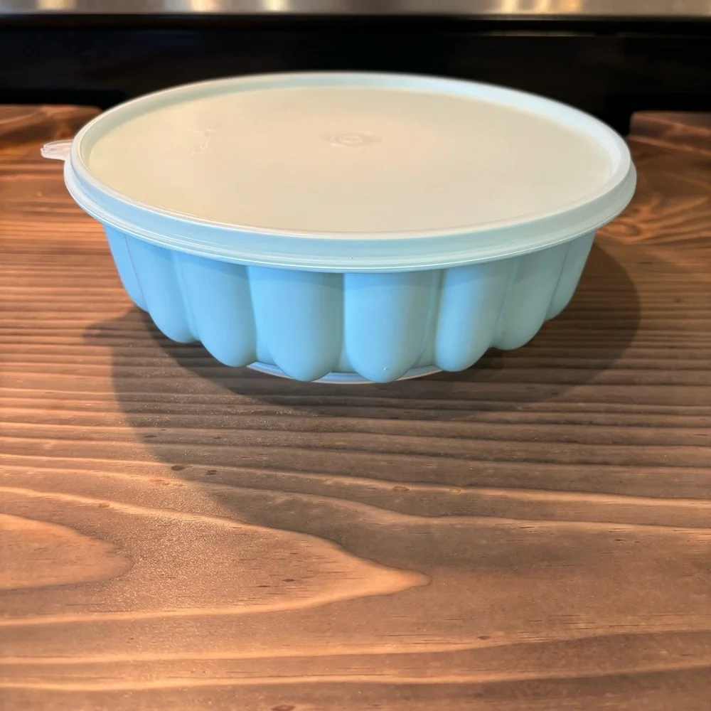 Vintage Tupperware Jell-O Mold 9inch diameter Mint Green EUC